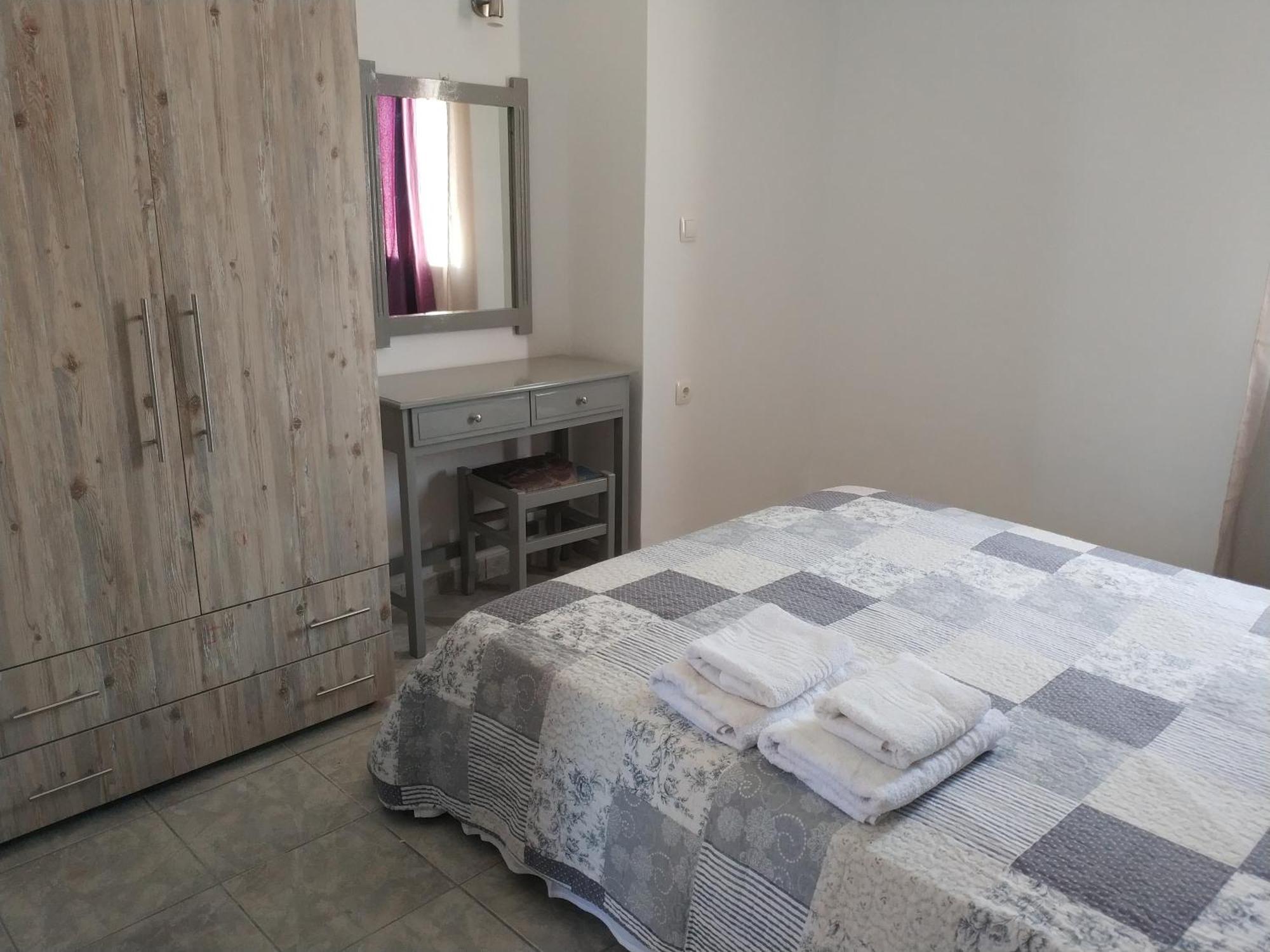 Nikos Apartments Agia Marina الغرفة الصورة