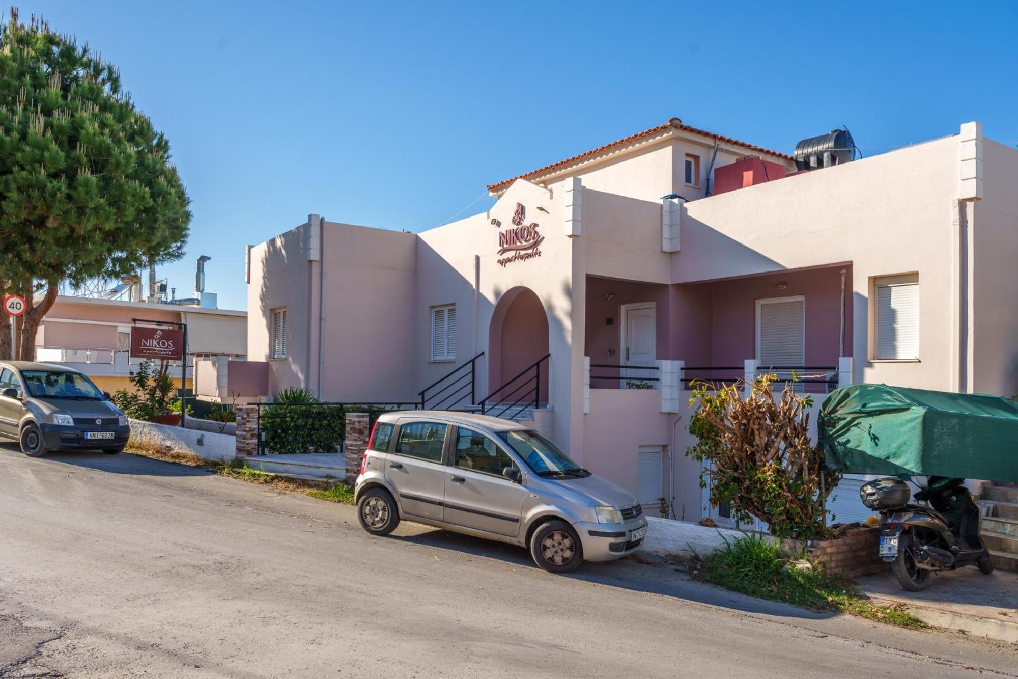 Nikos Apartments Agia Marina المظهر الخارجي الصورة