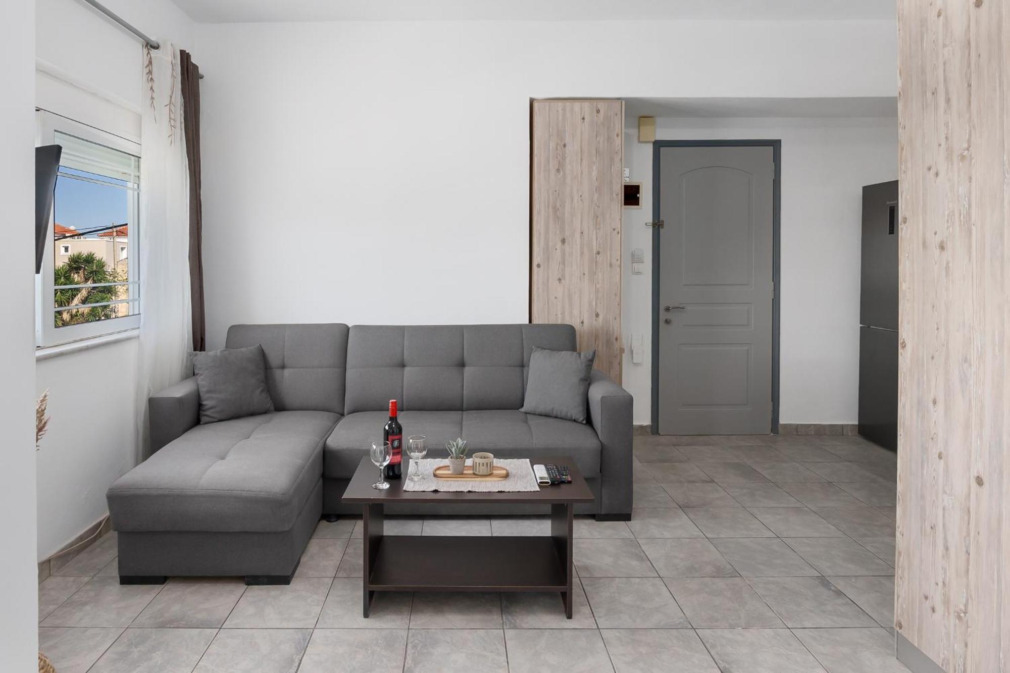 Nikos Apartments Agia Marina المظهر الخارجي الصورة